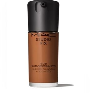 Studio Fix Fluid SPF 15 24HR Matte Foundation + Oil Control